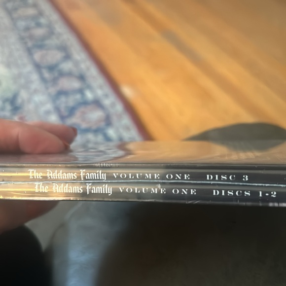 The Addams Family volume 1 DVD’s - Picture 3 of 3